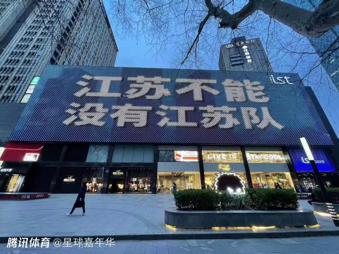 反正自己现在有的是钱，马岚以后要是每天对自己恭恭敬敬、低三下四的，自己也不在意给她一点蝇头小利。